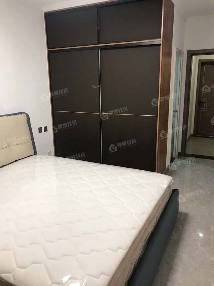 宏宇亚龙湾3室2厅2卫133㎡