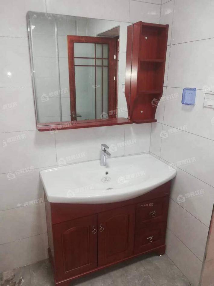 万泰阳光花园3室2厅2卫135㎡