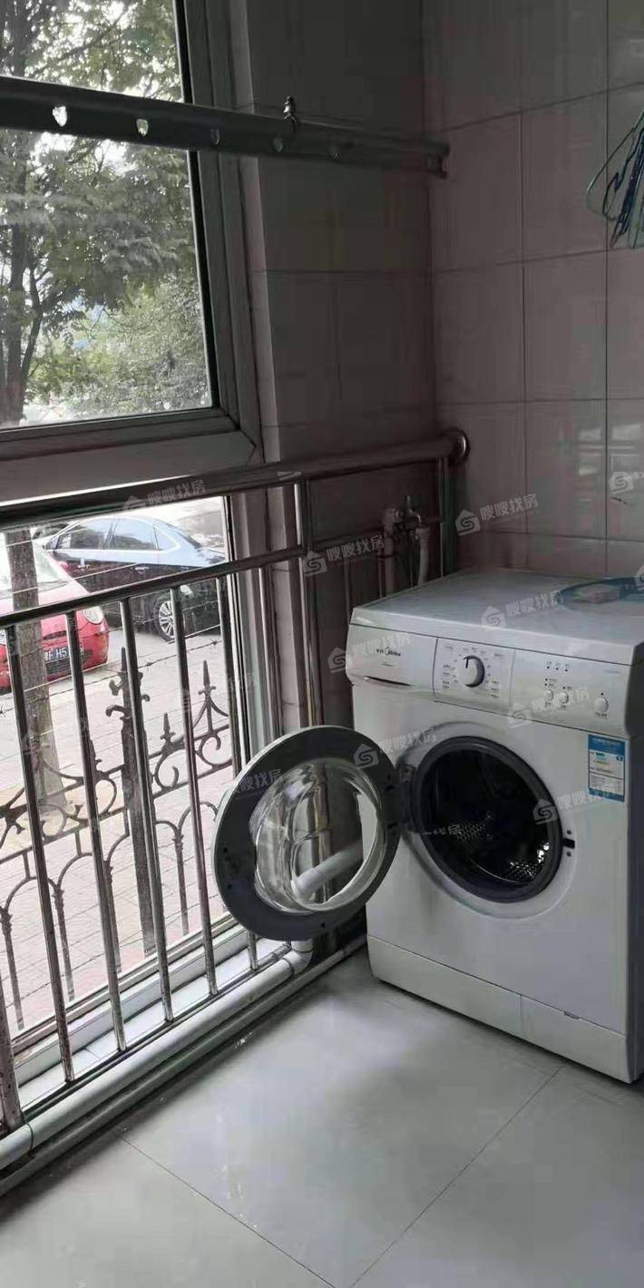 万泰阳光花园3室2厅2卫135㎡