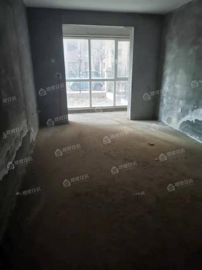 华兴太阳城东领伯爵6室3厅5卫314㎡
