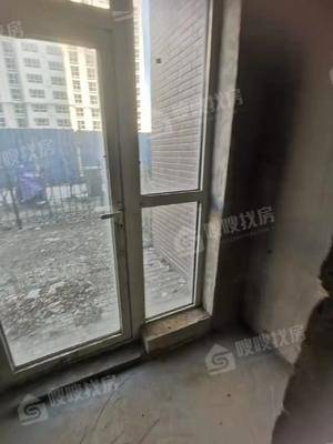 华兴太阳城东领伯爵6室3厅5卫314㎡