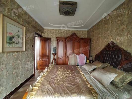 天成郡府西区5室2厅3卫193㎡