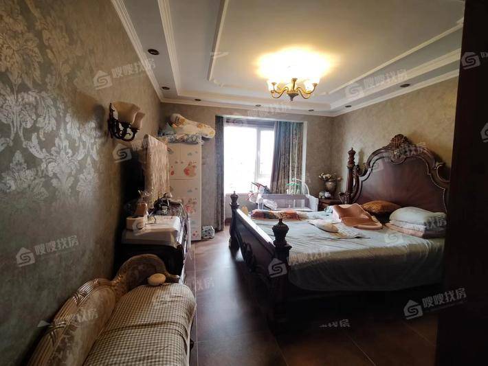 天成郡府西区5室2厅3卫193㎡