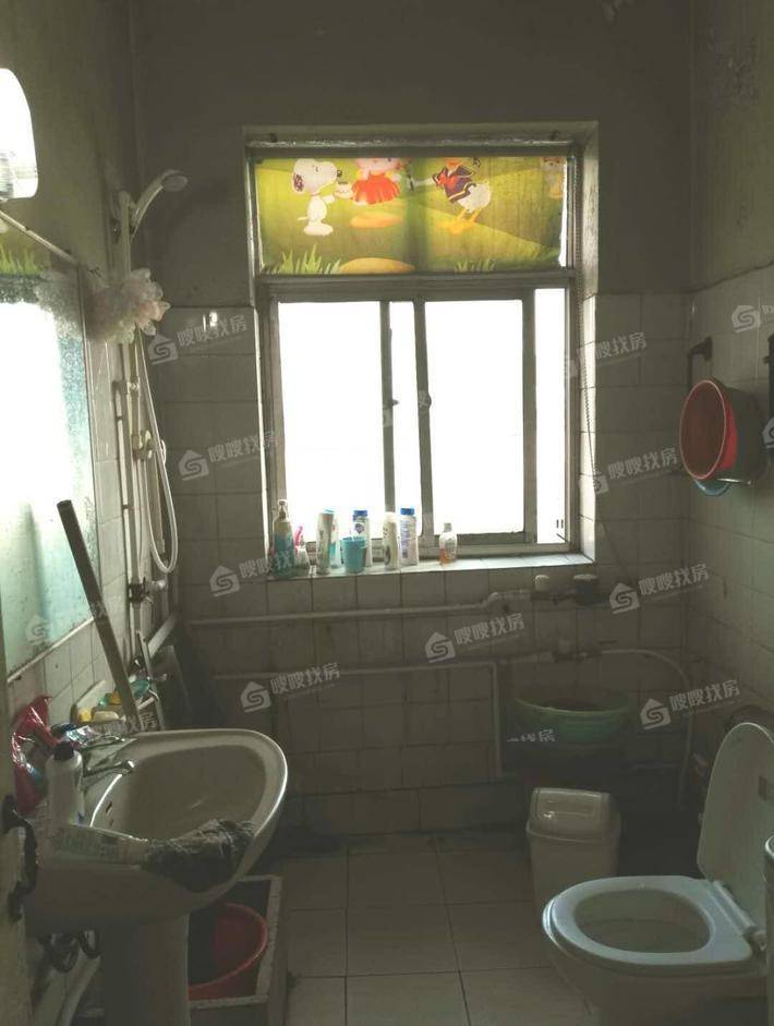 水利局宿舍3室2厅1卫105㎡