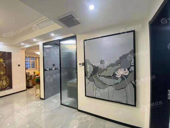 华兴太阳城东领伯爵4室2厅2卫167㎡