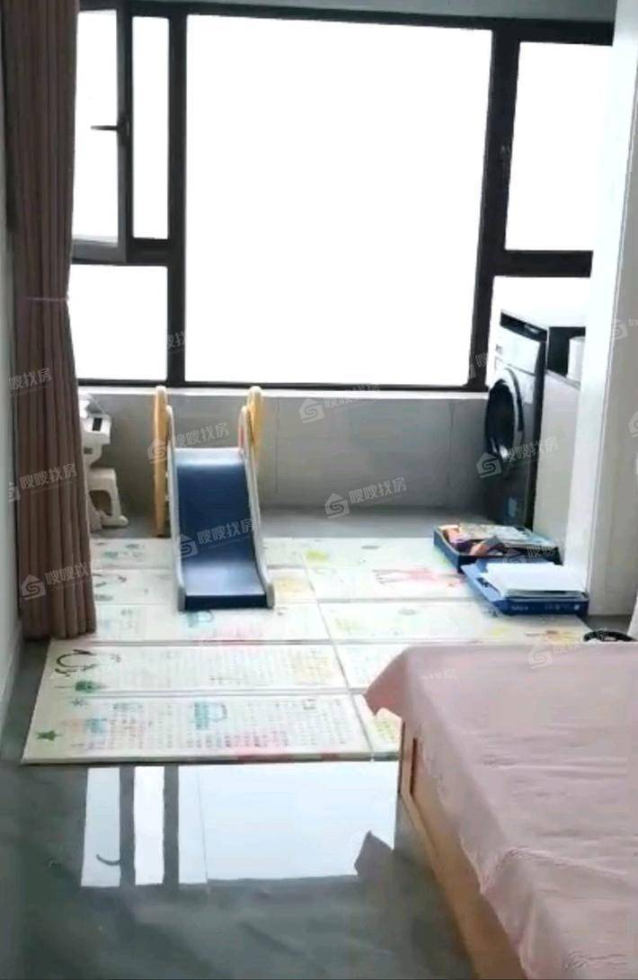 荣盛锦绣学府3室1厅1卫111㎡