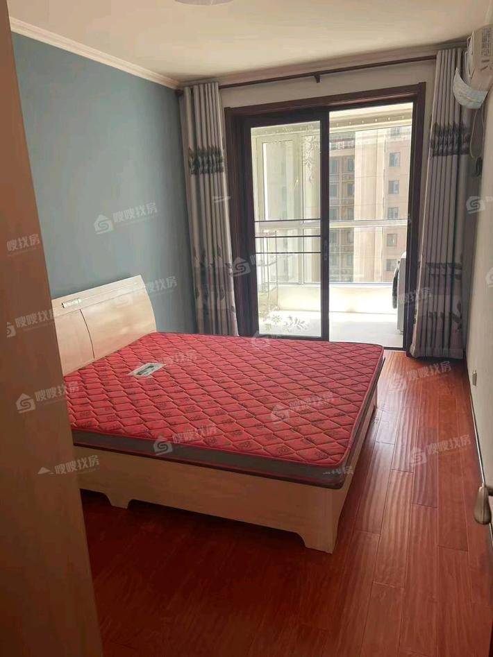 天成郡府东区3室2厅2卫135㎡