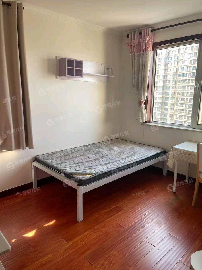 天成郡府东区3室2厅2卫135㎡