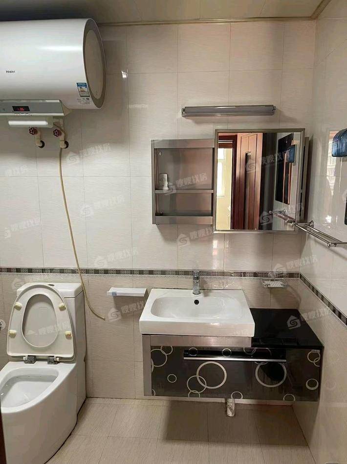天成郡府东区3室2厅2卫135㎡