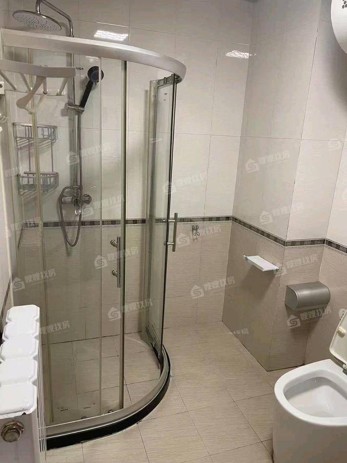 天成郡府东区3室2厅2卫135㎡