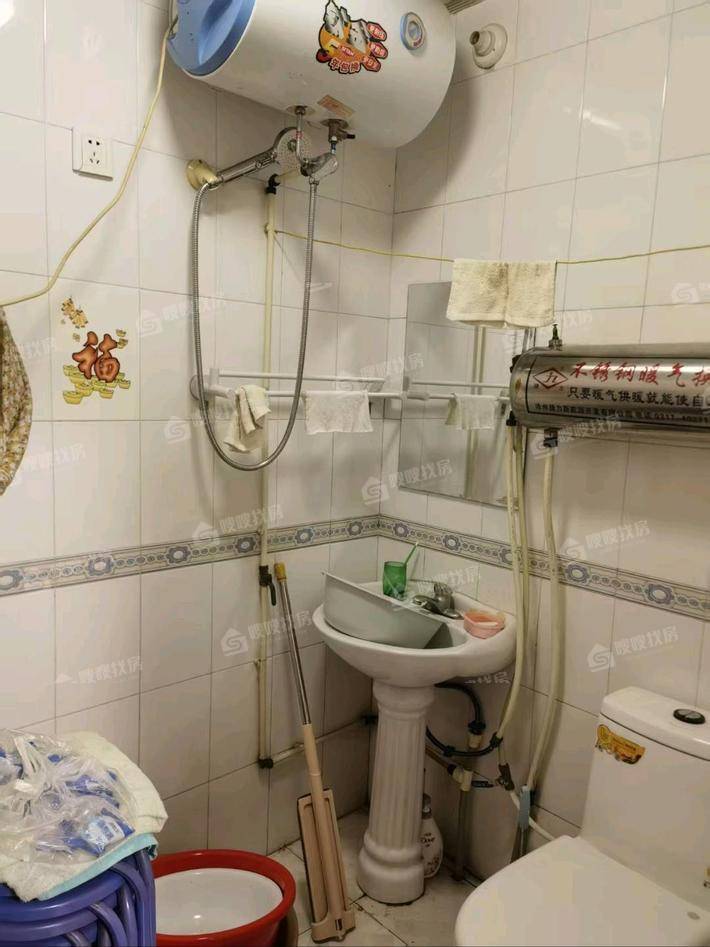 万泰家园3室2厅2卫135㎡