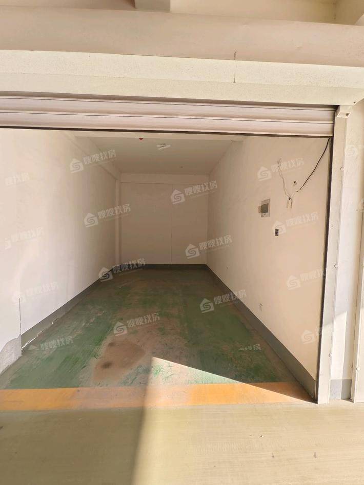 御湖公馆4室2厅3卫227㎡
