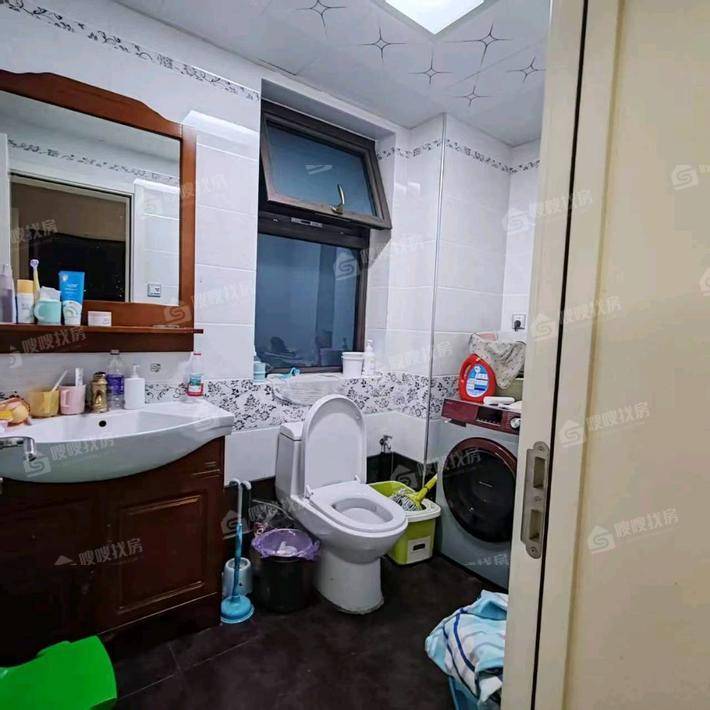 金域华庭3室2厅2卫122㎡