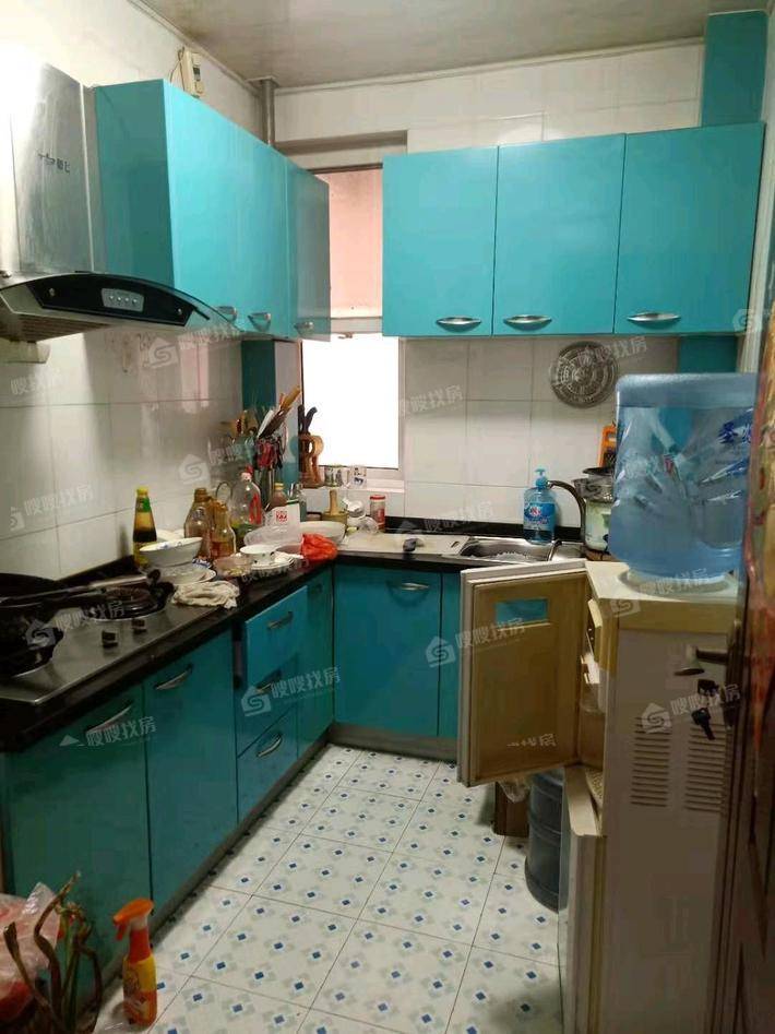 东方骏景1室1厅1卫54㎡