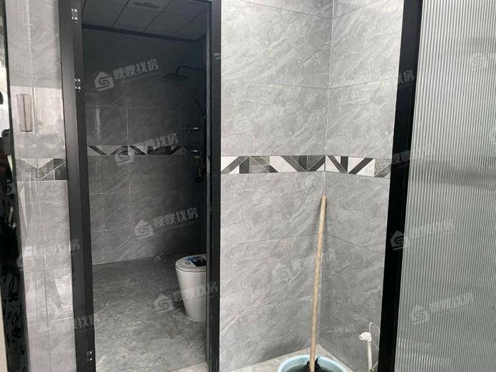 华兴太阳城东领伯爵4室2厅2卫167㎡