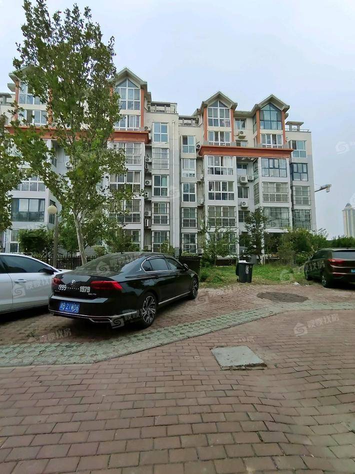 金秋家园3室2厅2卫125㎡