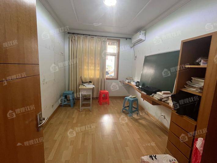 万泰家园3室2厅2卫139㎡