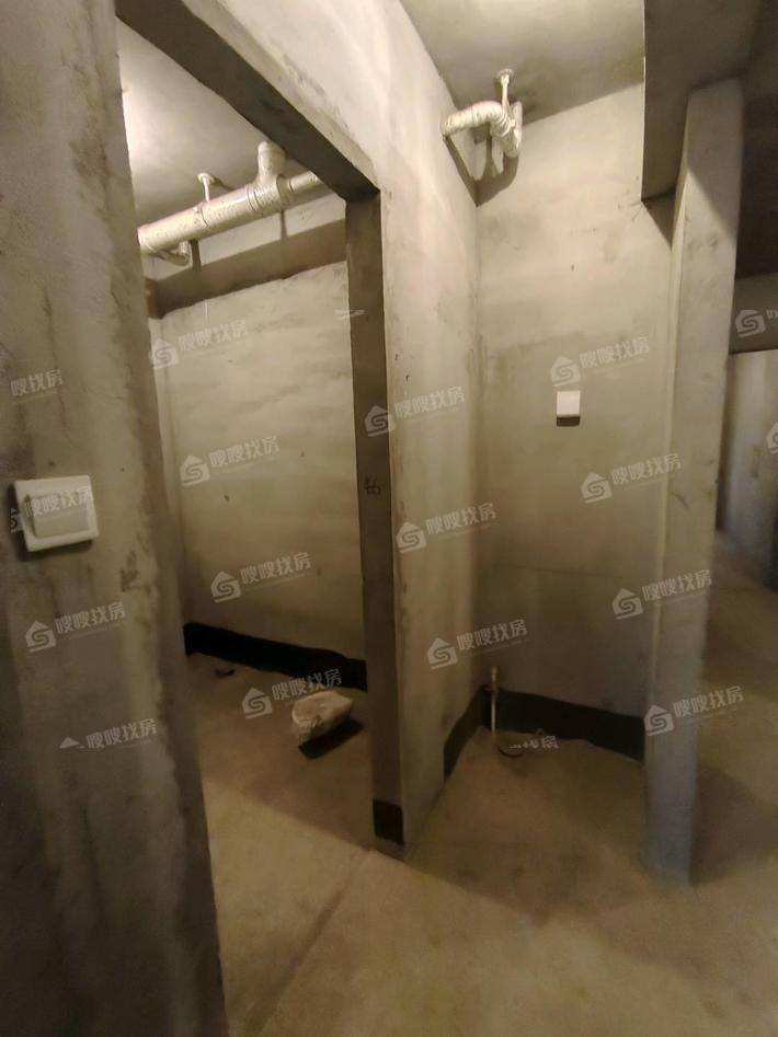金域华城3室2厅1卫115㎡