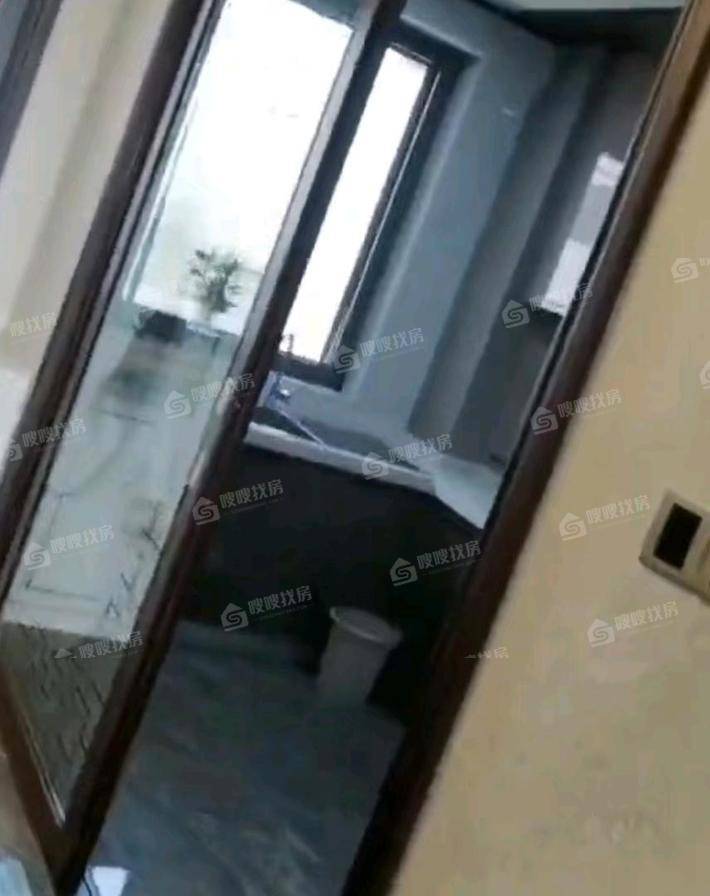御湖公馆4室2厅2卫227㎡