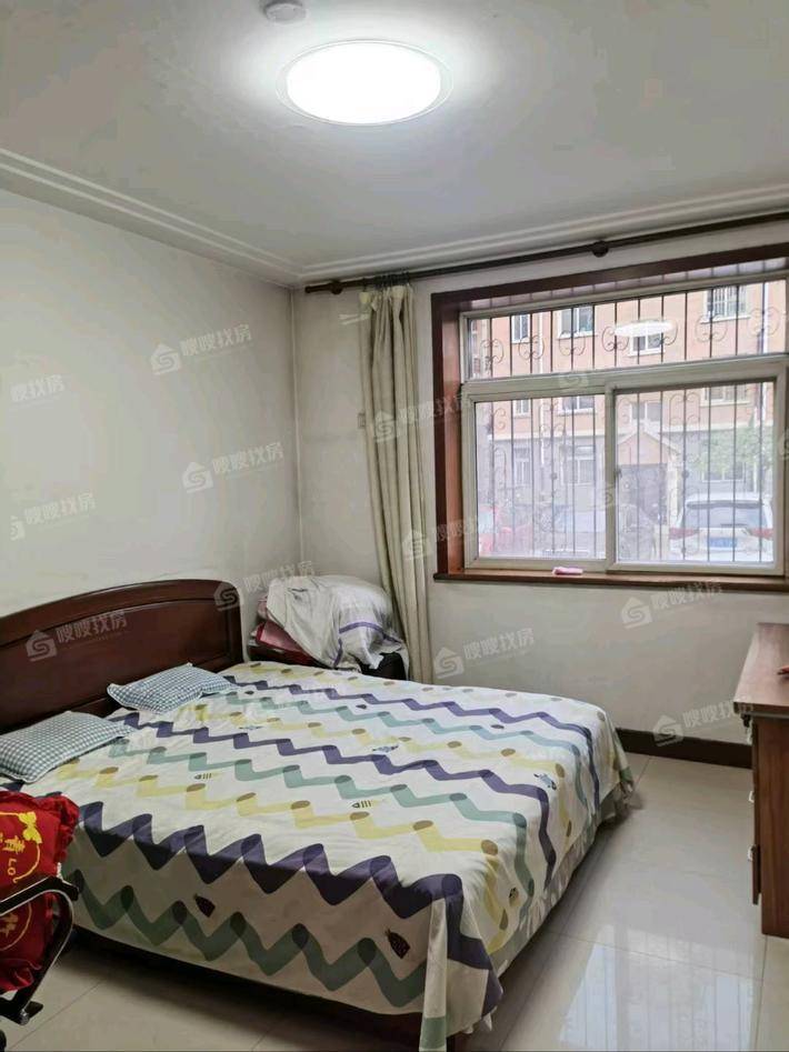 万泰家园3室2厅2卫135㎡