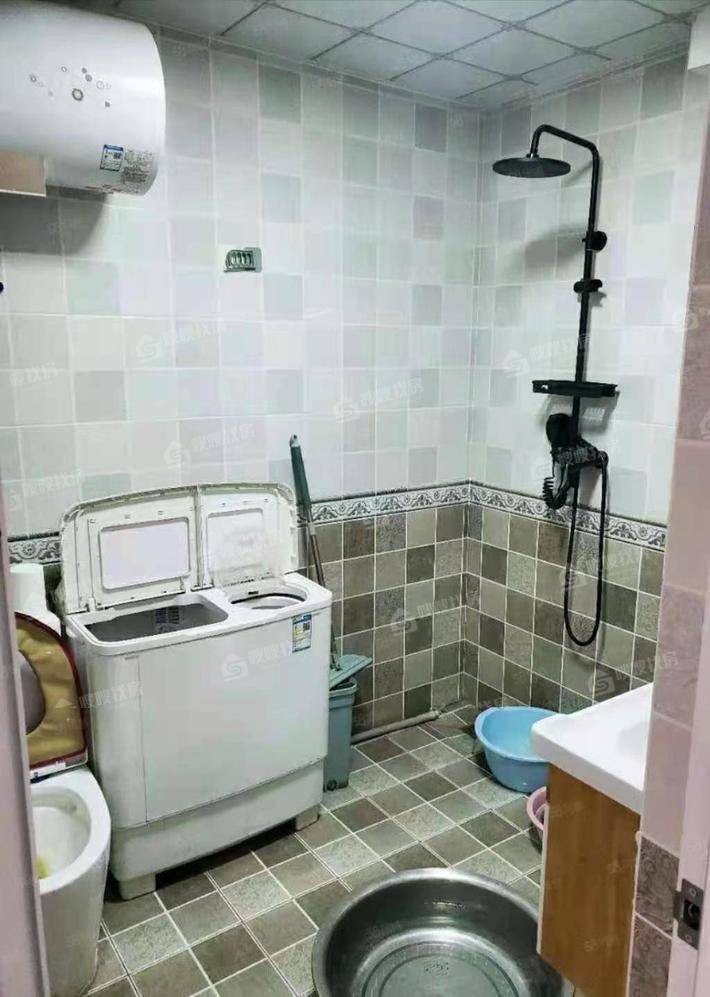 天成名著一期3室2厅2卫97㎡
