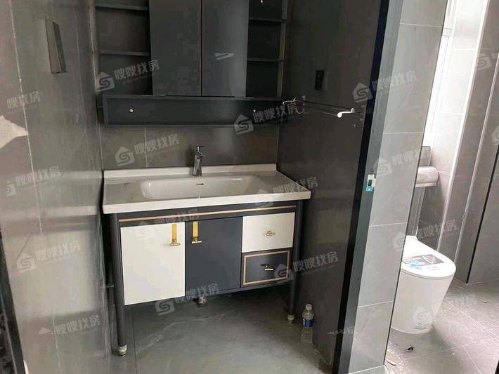 华兴太阳城东领伯爵4室2厅2卫167㎡