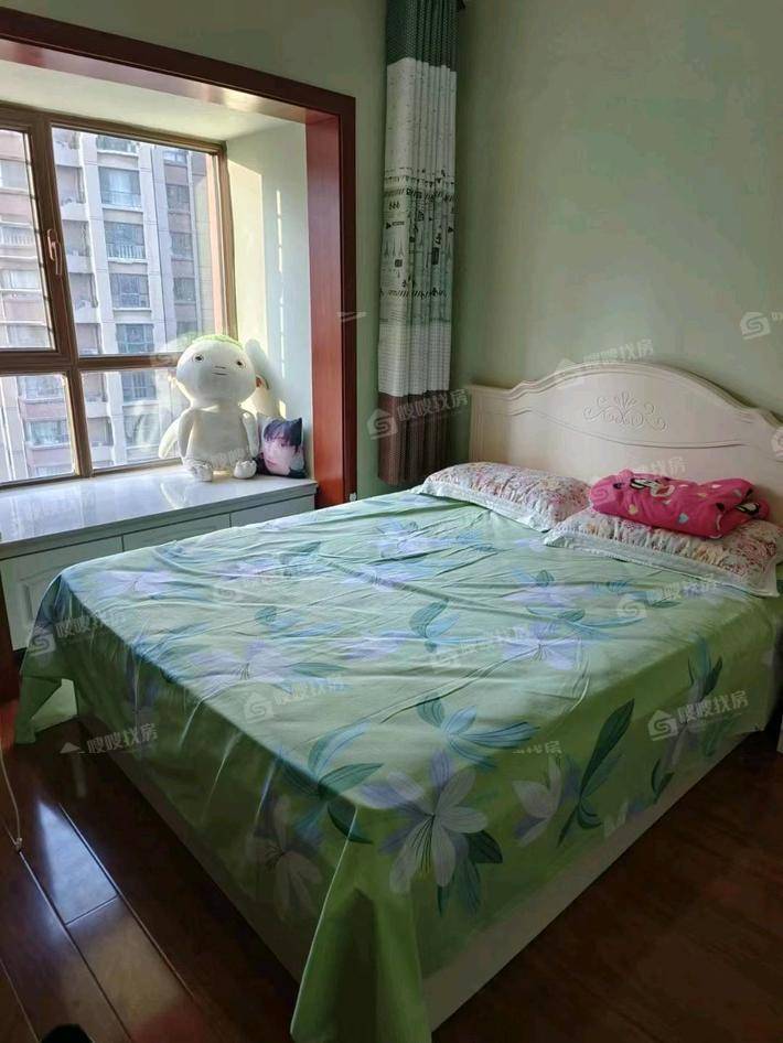 荣盛兰亭苑3室2厅2卫143㎡
