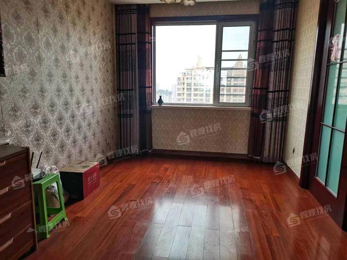 天成郡府西区4室2厅2卫174㎡