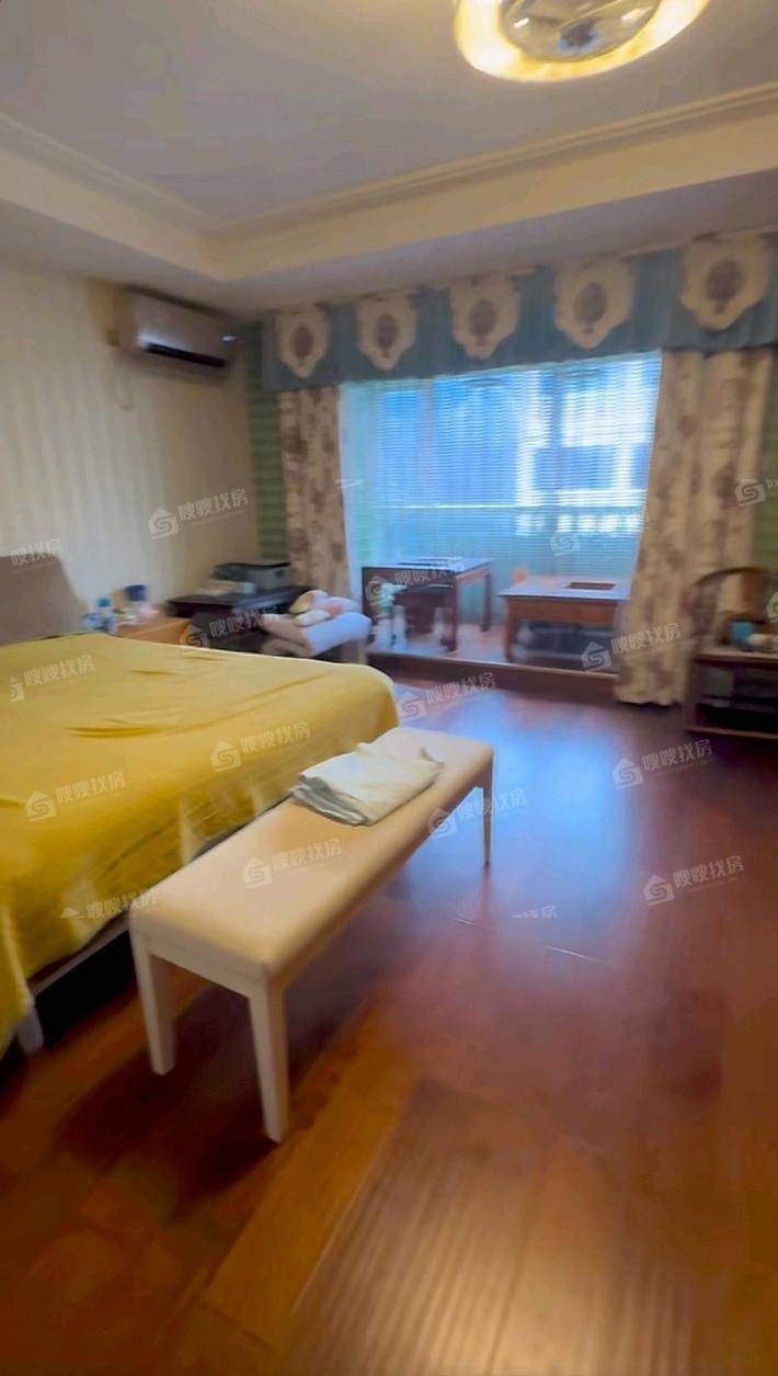 颐和庄园一期4室2厅3卫260㎡