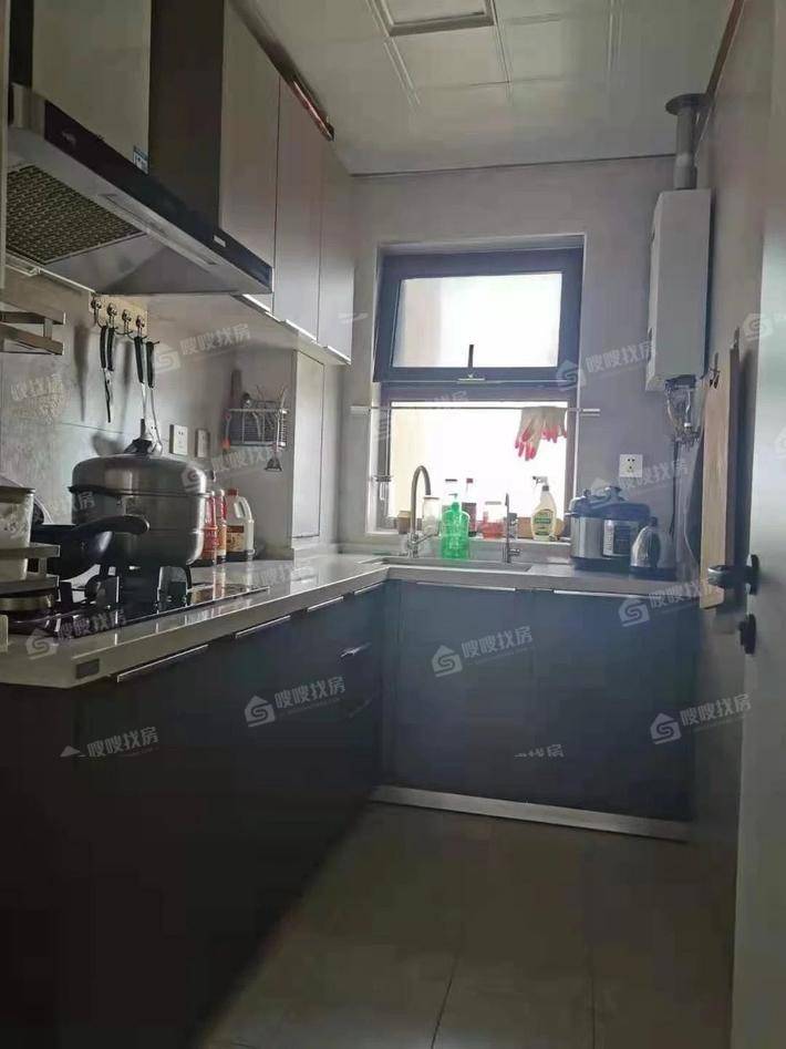 荣盛香堤荣府3室2厅1卫102㎡