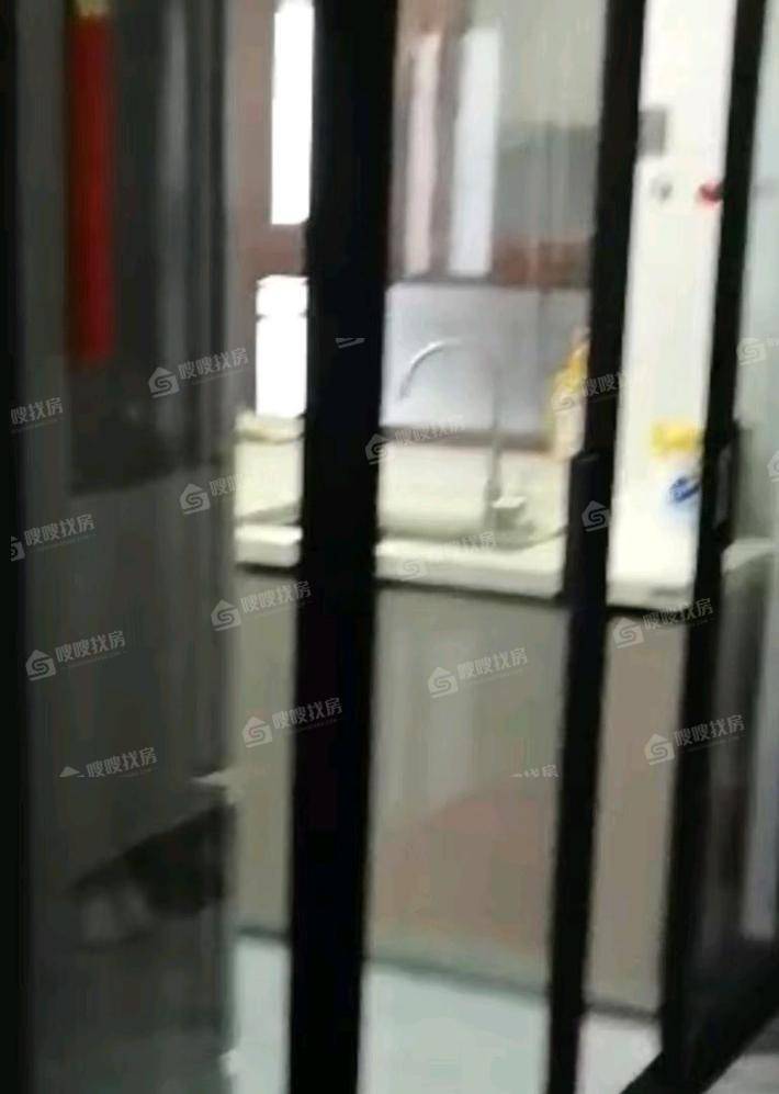 荣盛锦绣学府3室1厅1卫111㎡
