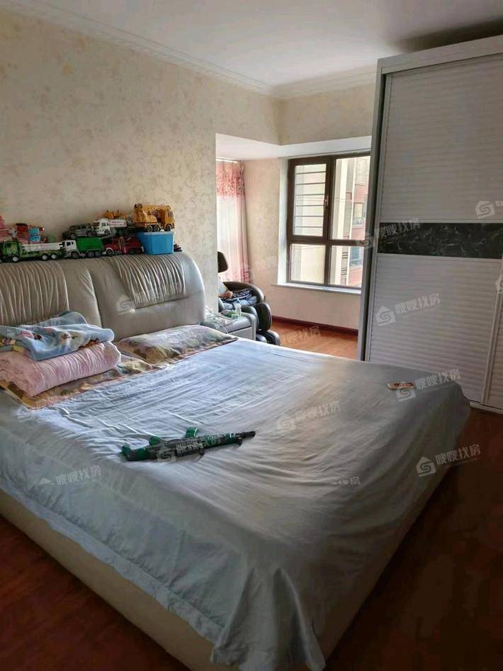 荣盛兰亭苑3室2厅2卫143㎡