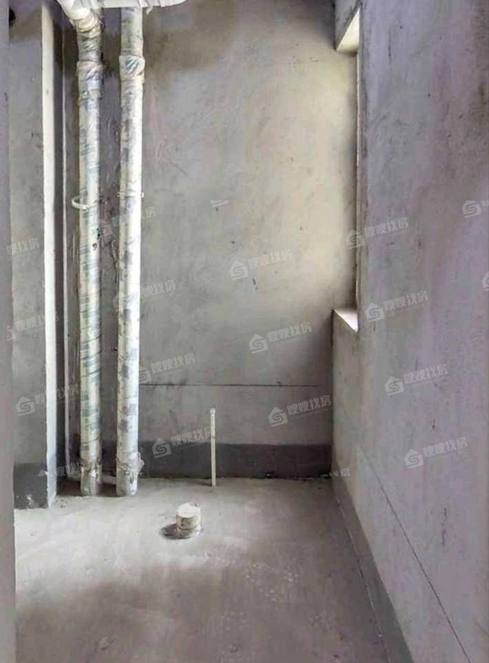 龙岸清华3室2厅2卫137㎡