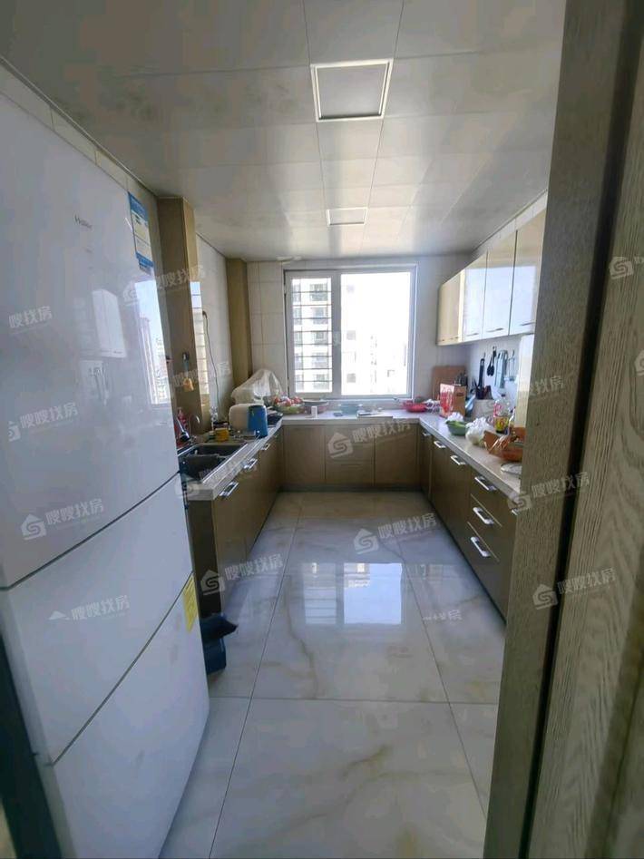 万泰丽景西区3室2厅2卫132㎡