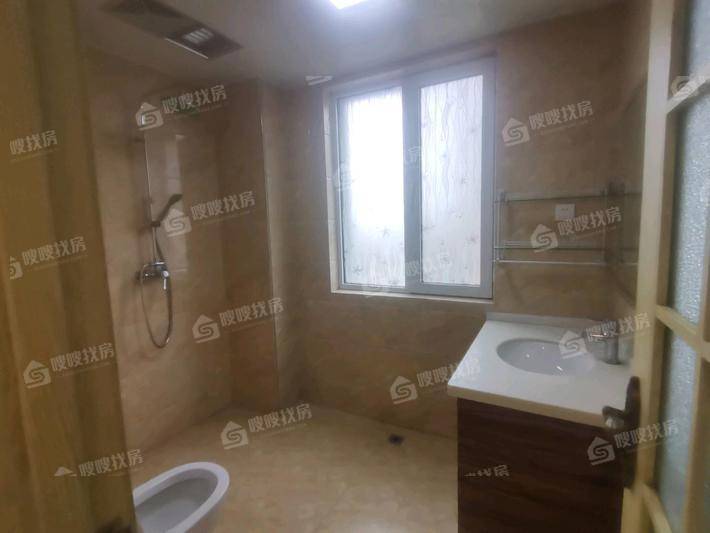 万泰丽景西区3室2厅1卫148㎡