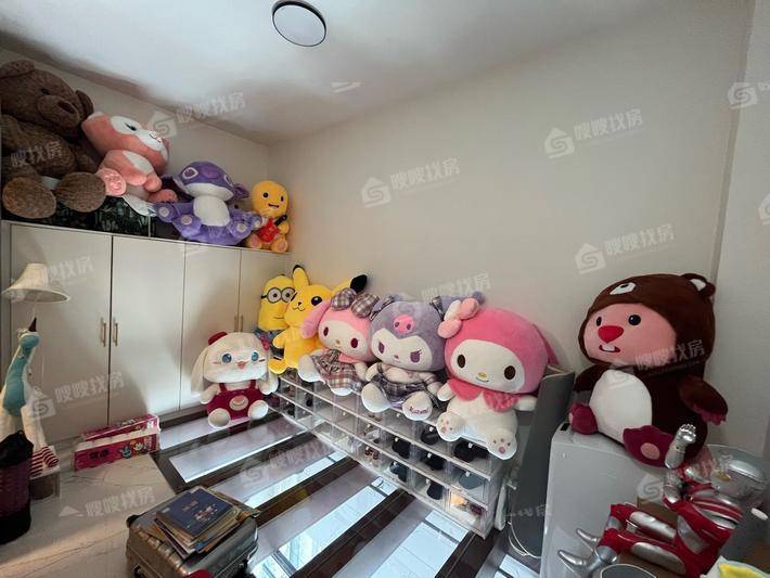 天成名著一期3室2厅2卫134㎡