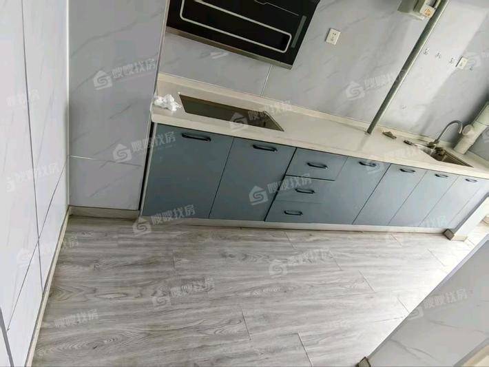 龙岸清华3室2厅2卫137㎡