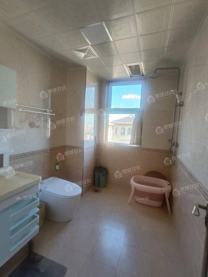 万泰丽景东区4室2厅2卫182㎡