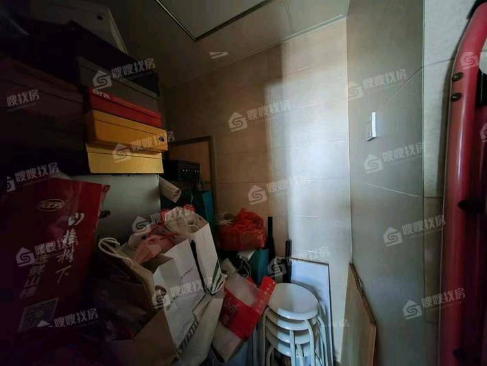 天成郡府西区5室2厅3卫194㎡