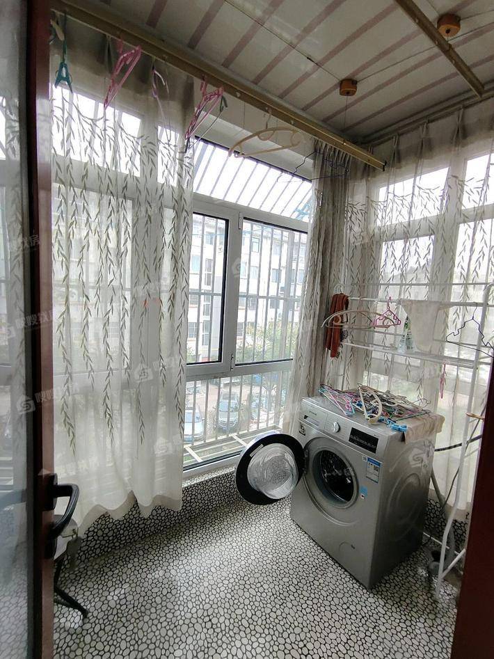 金秋家园3室2厅2卫125㎡
