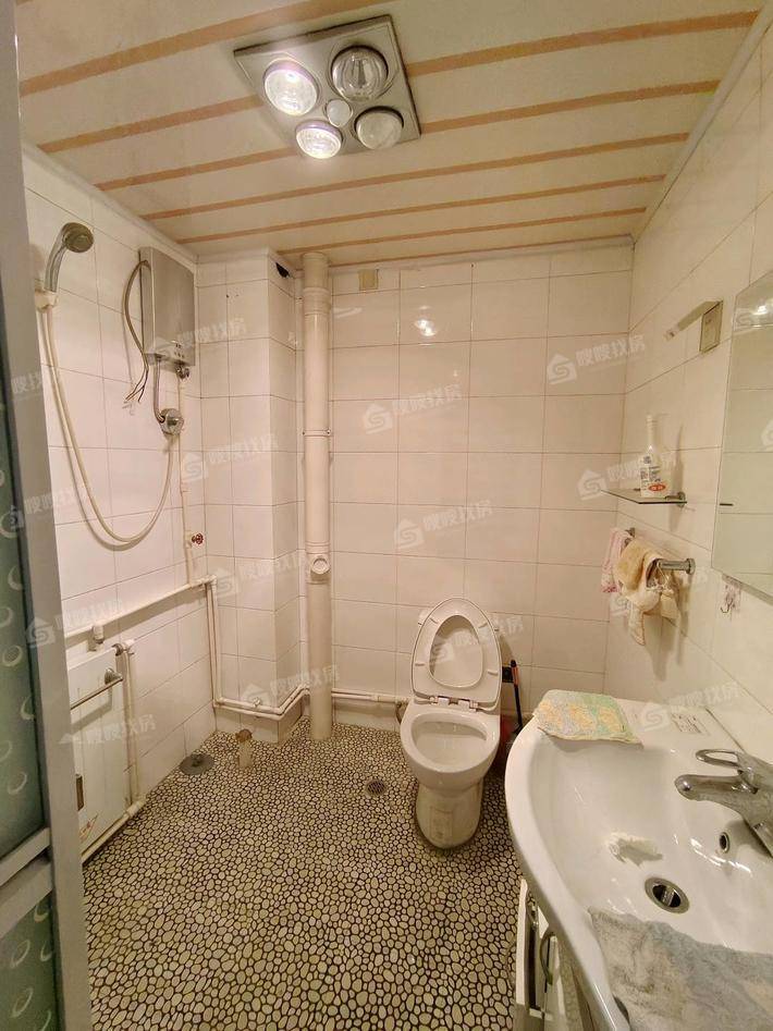 金秋家园3室2厅2卫125㎡