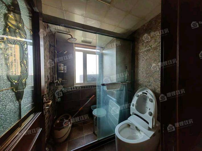 天成郡府西区5室2厅3卫194㎡
