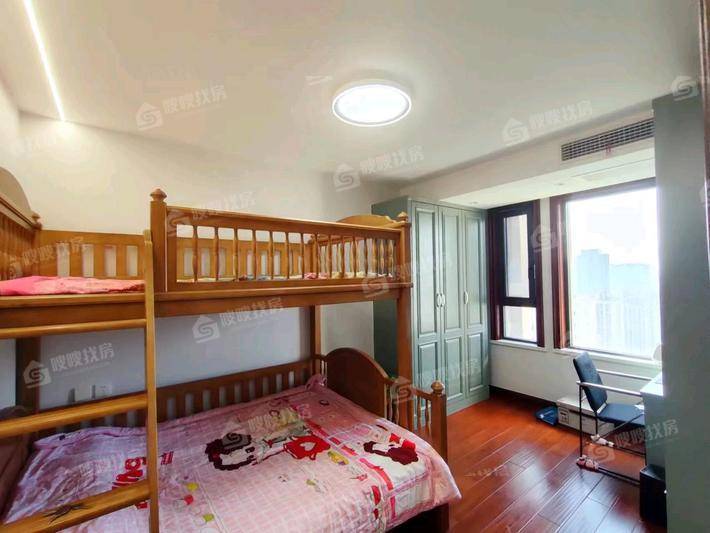 皇家壹里（A区）3室2厅2卫139㎡