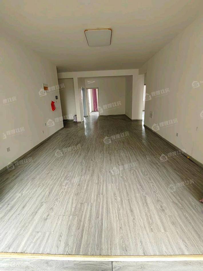 龙岸清华3室2厅2卫137㎡