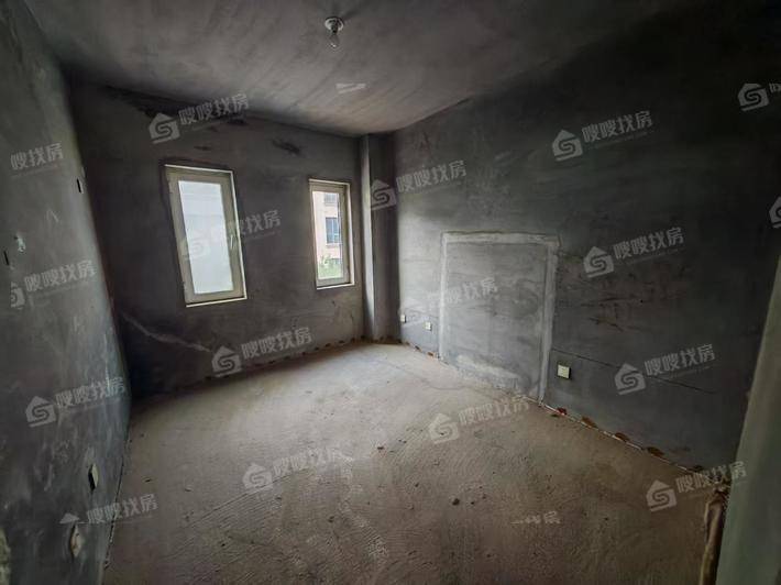 绿元尚邦5室2厅4卫245㎡