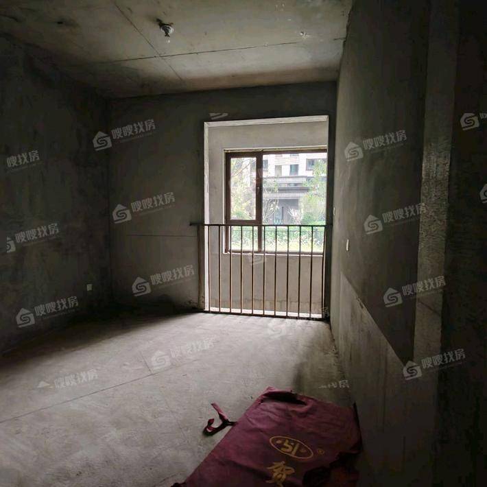 颐和荣盛华府（北区）3室2厅2卫139㎡