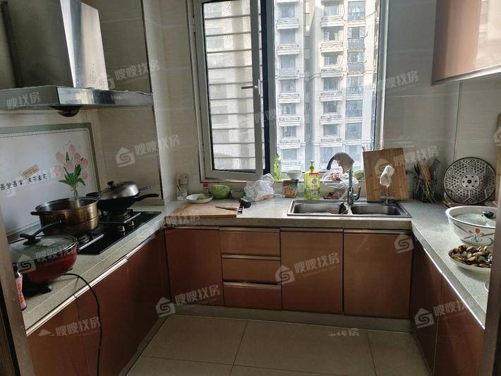 万泰丽景西区3室2厅2卫131㎡