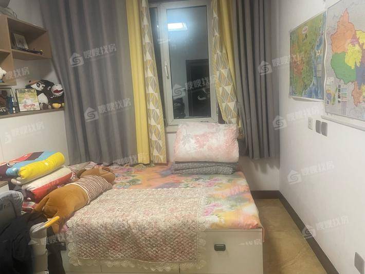 天成郡府东区4室2厅2卫190㎡