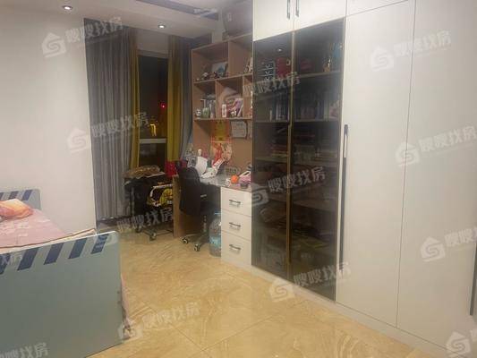 天成郡府东区4室2厅2卫190㎡