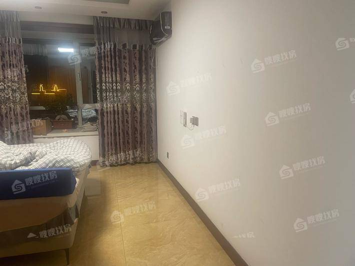 天成郡府东区4室2厅2卫190㎡